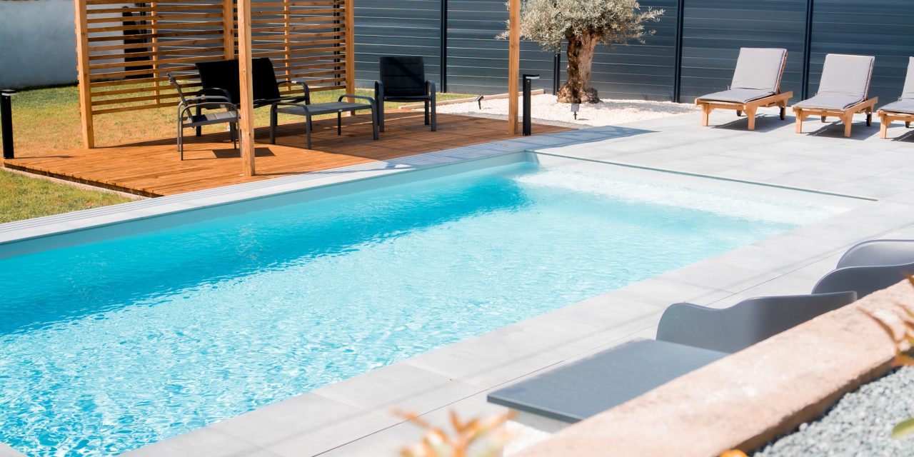 Piscine à fond plat ou incliné