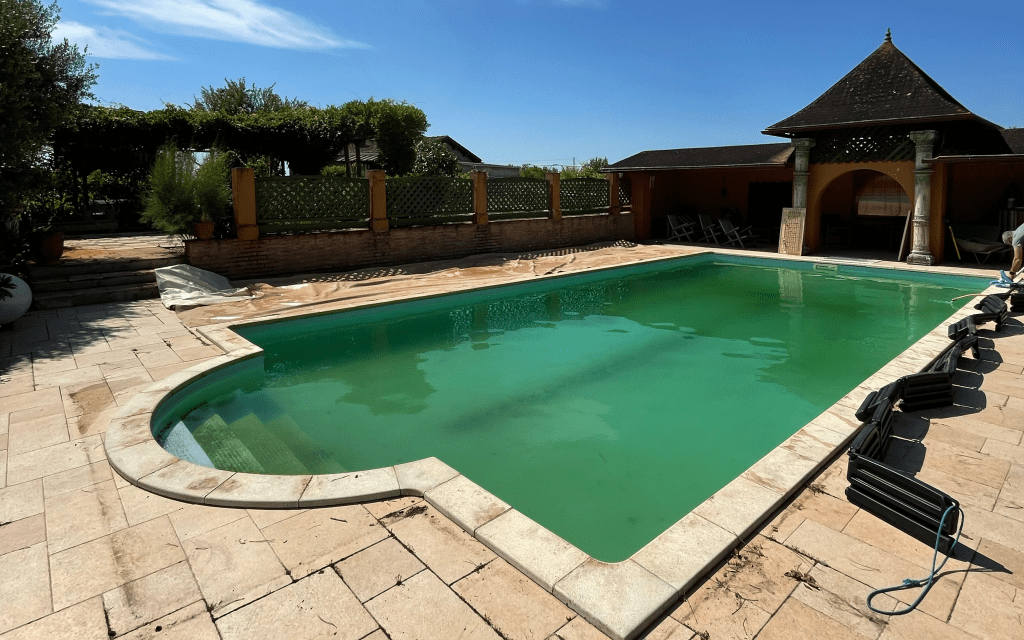 L'eau de ma piscine est verte, que faire ?